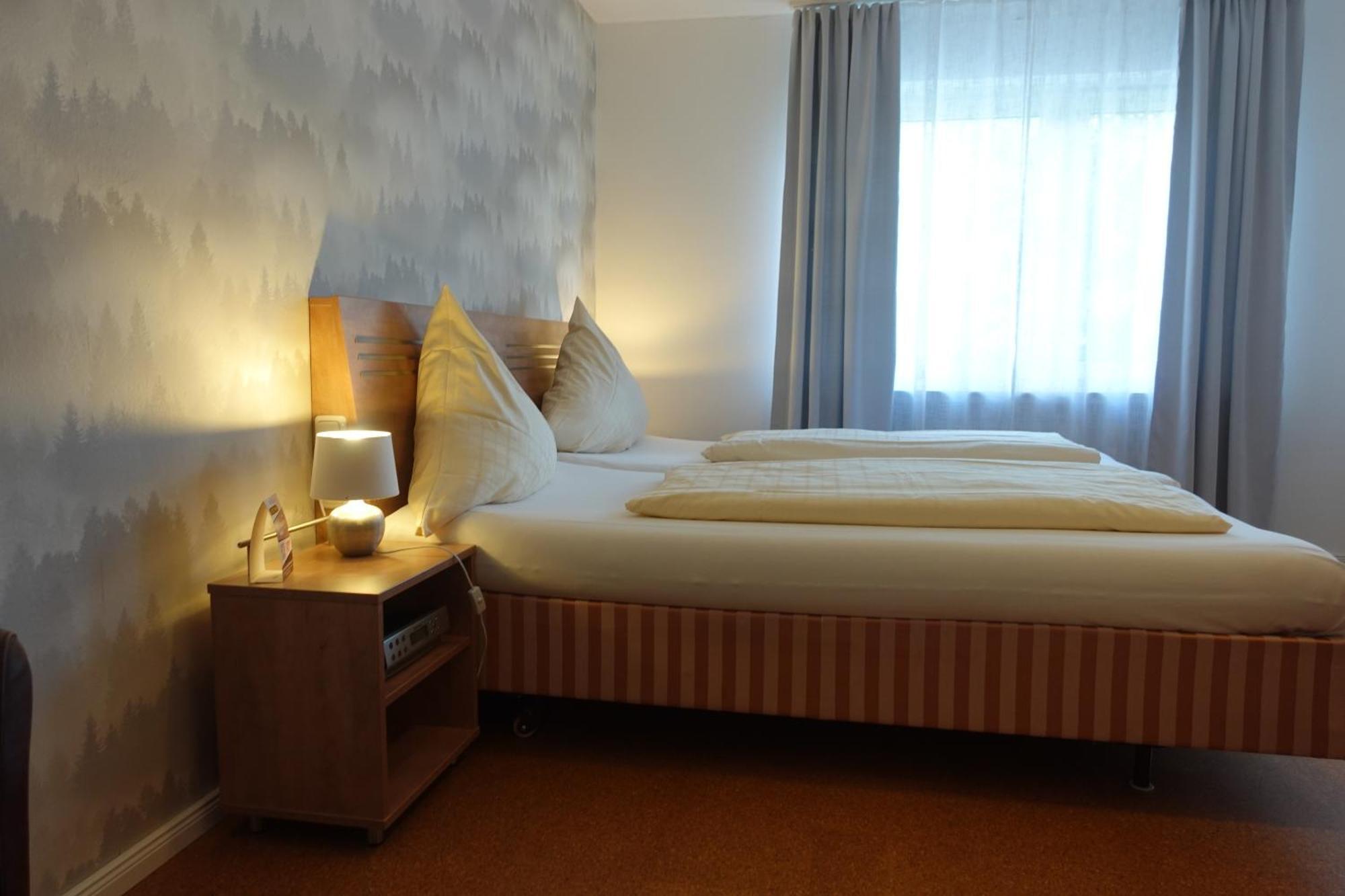 Hotel Berghof Wasserkuppe & Gaestehaus Fuldaquelle Герсфельд Номер фото
